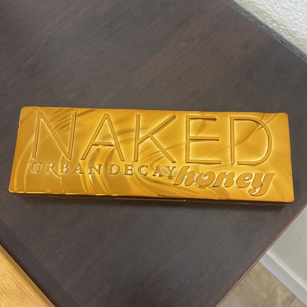 Urban Decay Honey Palette and Zero Black Pencil Eyeliner - Picture 6 of 8